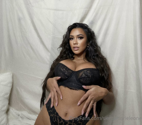 フィンドムオンリーファンズ ヌード 写真