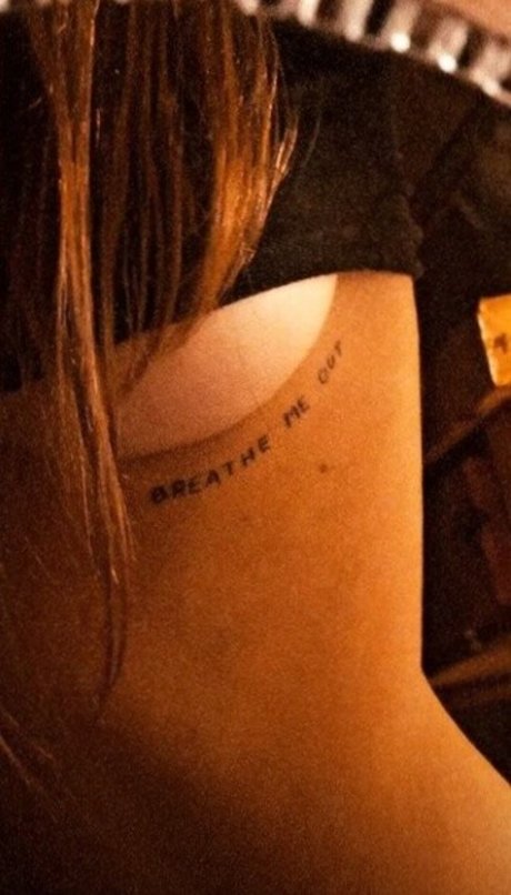 細身の巨乳OnlyFans ホットセックス 画像