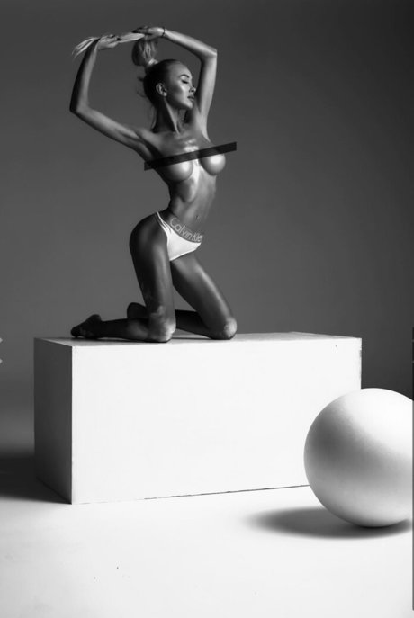 Julia Dybowska 独占ポルノスター 写真