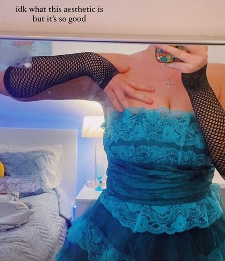 Emma Topps 裸のモデル 画像