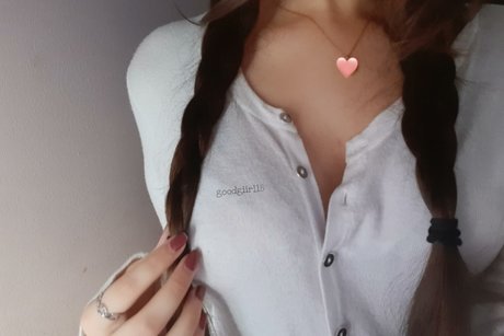 GoodGiirl18 ポルノ女優 画像