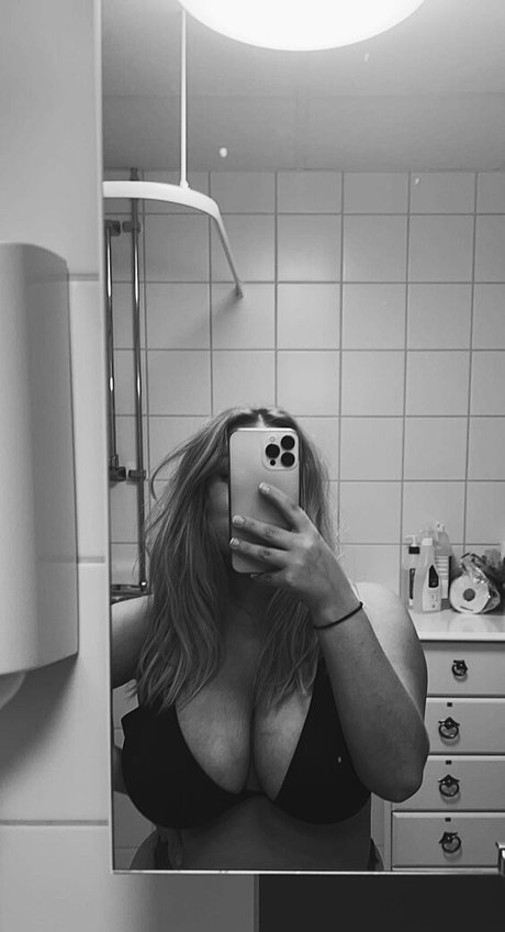 Elin Wilhelmsson セックススター 画像