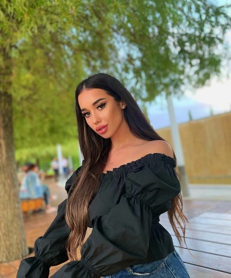 Sophia Adamova ポルノ女優 写真