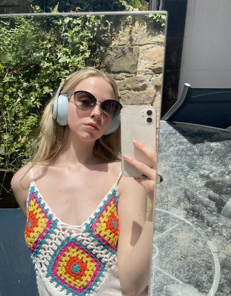 Crochet Tops セクシーモデル 写真