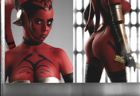 ブロンドヨガOnlyFans アートヌード 写真