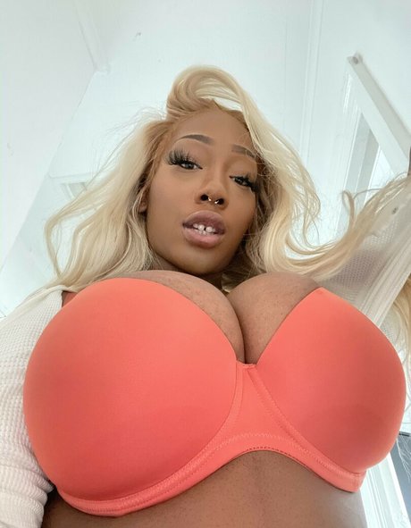 Effy Flame ヌード女優 ギャラリー