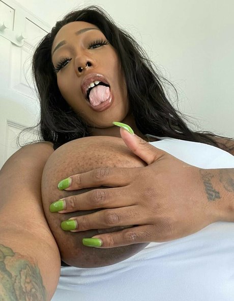 Effy Flame 無料女優 ギャラリー