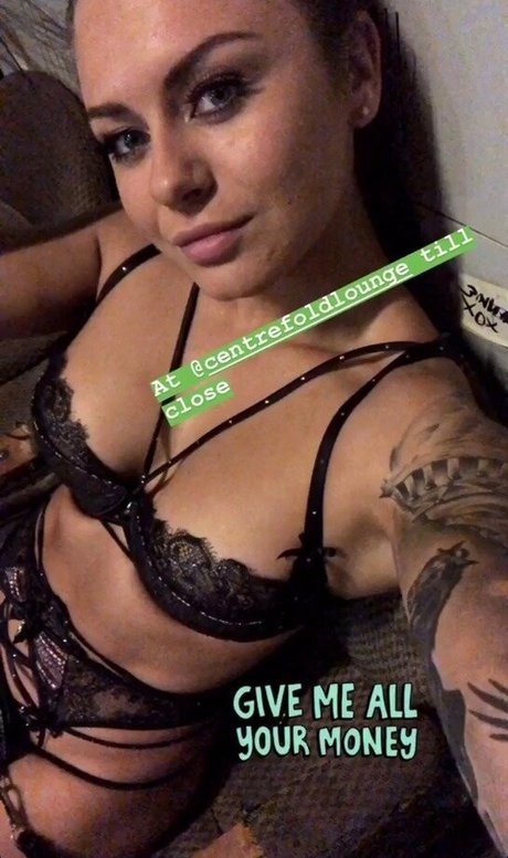 Paige Mills エロティックモデル 画像