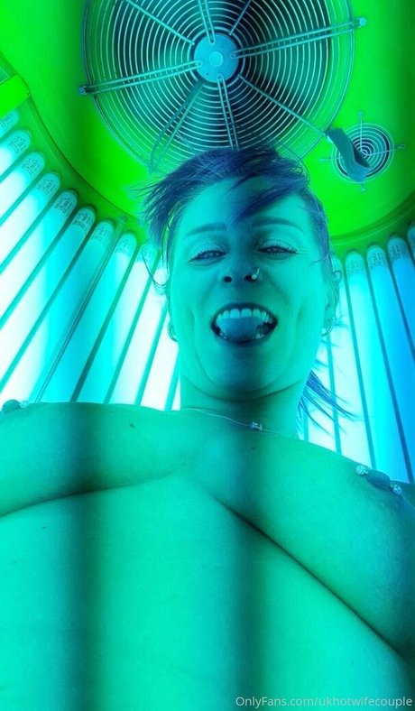 ukhotwife 裸のモデル 写真