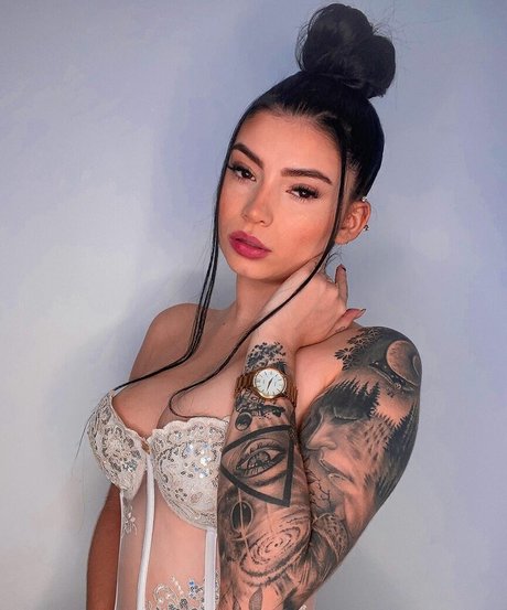 Alison Estrada セクシーモデル 画像