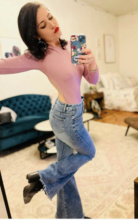 Keanu C Thompson スター 裸 ギャラリー