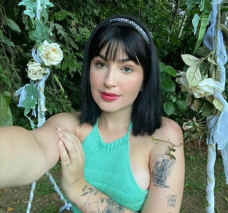 Bella Sant ホットなモデル 写真