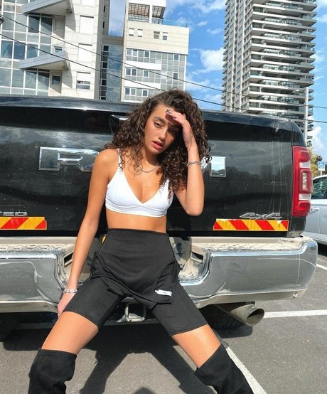 Liraz Nomdar ヌード女優 写真