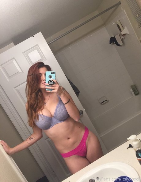 Noah Ivy ヌードモデル 写真