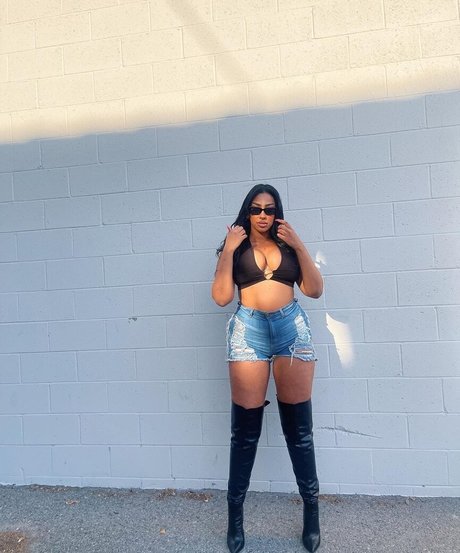 iLLi y 裸の女優 ギャラリー