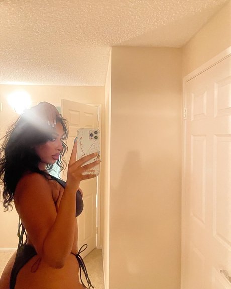 iLLi y 完璧なモデル 画像