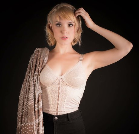 Brea Grant 無料モデル ギャラリー