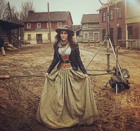 Cassie Scerbo エロティックなスター アーカイブ