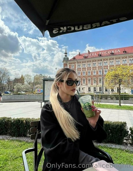 alicebrightt セクシーモデル ギャラリー