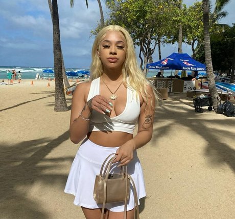 アヘ顔 OnlyFans 美しい裸 画像