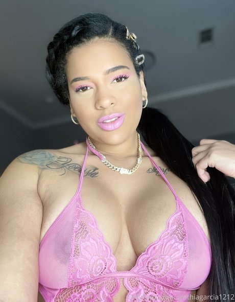 レズビアン ストラップオン OnlyFans 美しい裸 写真