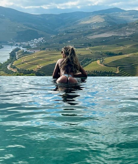 痩せた金髪の熟女OnlyFans ポルノ 画像