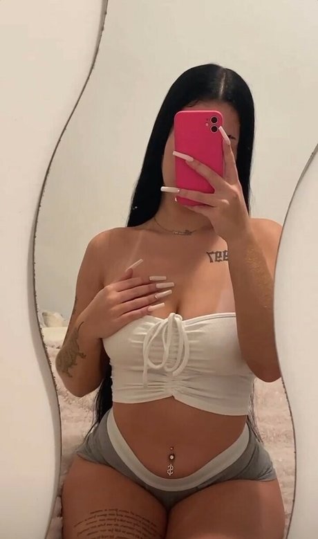 スターティーンオンリーファンズ エロチック 画像