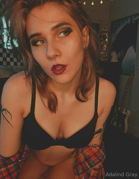 adalindgrayxo スター ヌード 写真