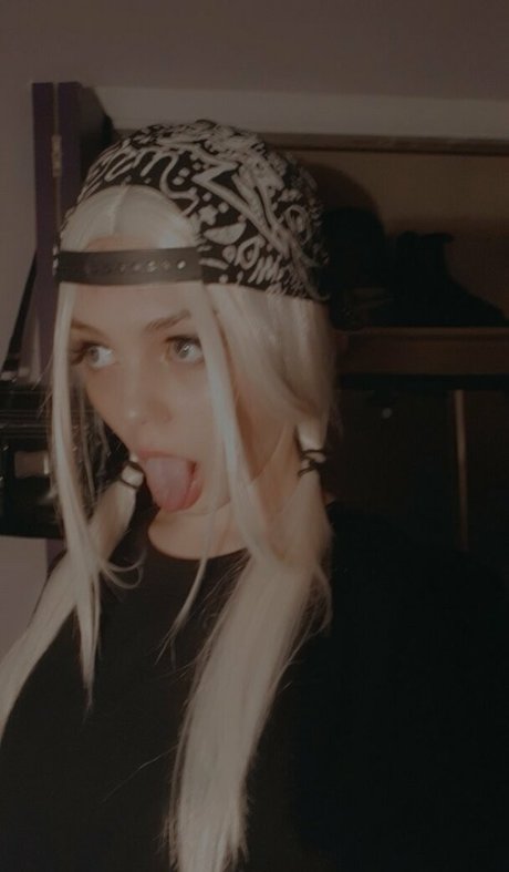 痩せたブロンドのOnlyFans セクシーヌード 写真