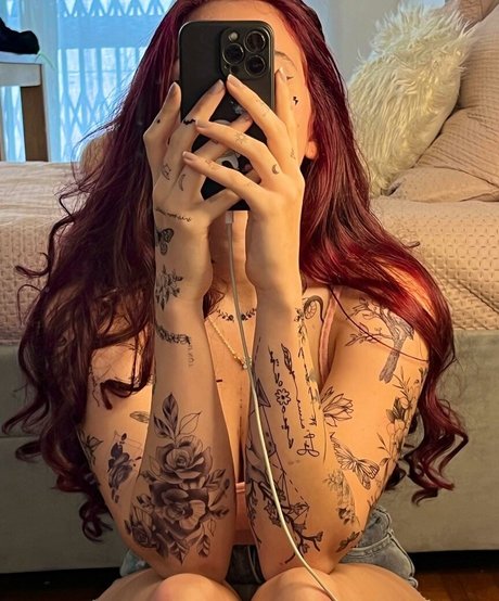 金髪の小柄なOnlyFans アート裸 画像