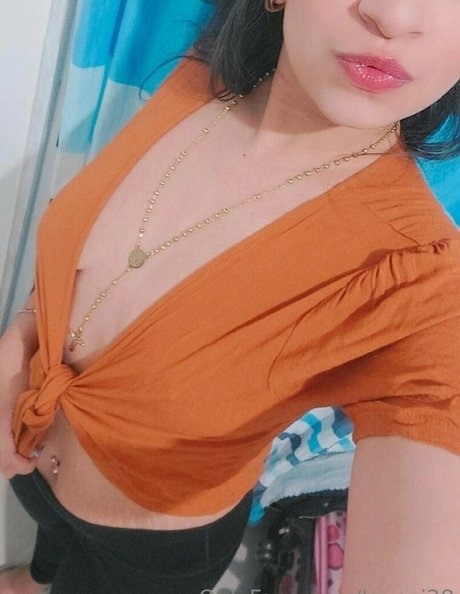 laveci28 高品質モデル 画像