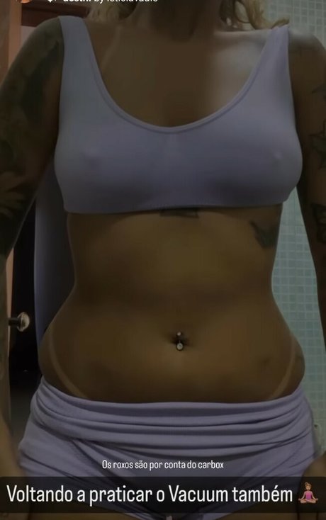 ブルネットの看護師OnlyFans ホット 画像