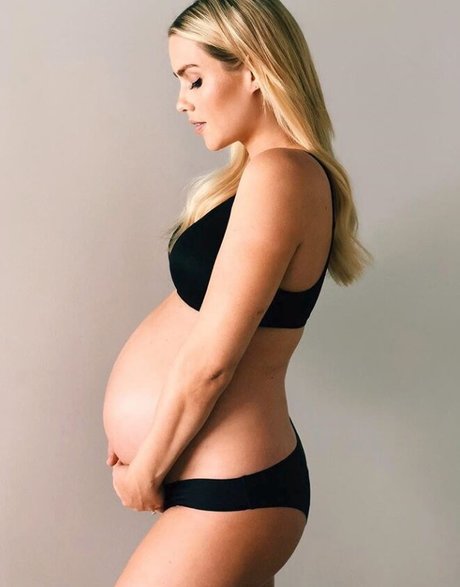 Claire Holt 完璧なスター 写真