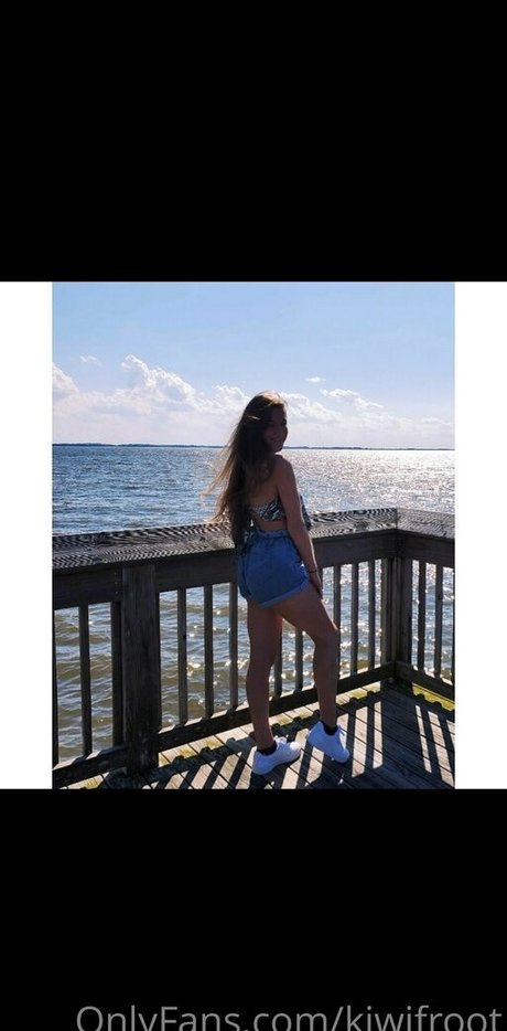 Kiwifroot セックス女優 写真