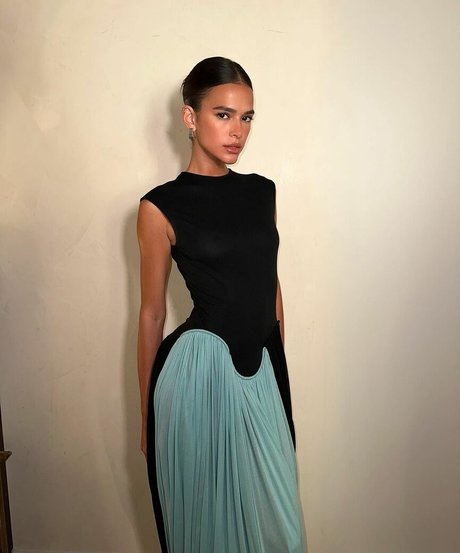 Bruna Marquezine 裸のモデル 写真