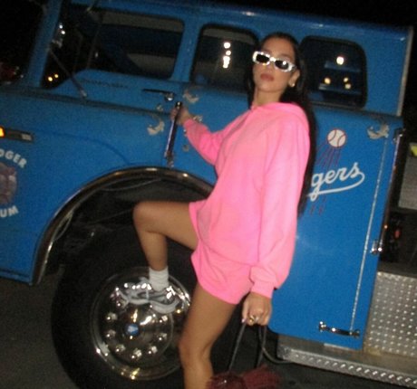 大きな黒い猫OnlyFans 美しい裸 画像