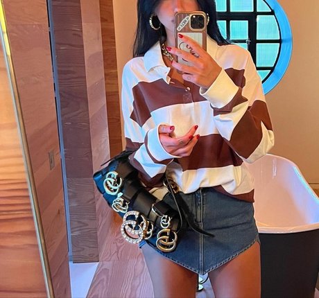 レズビアン ストラップオン OnlyFans ヌード 写真