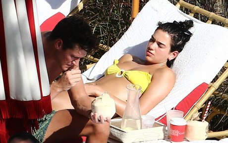 アジア人のタトゥー OnlyFans ポルノ ギャラリー