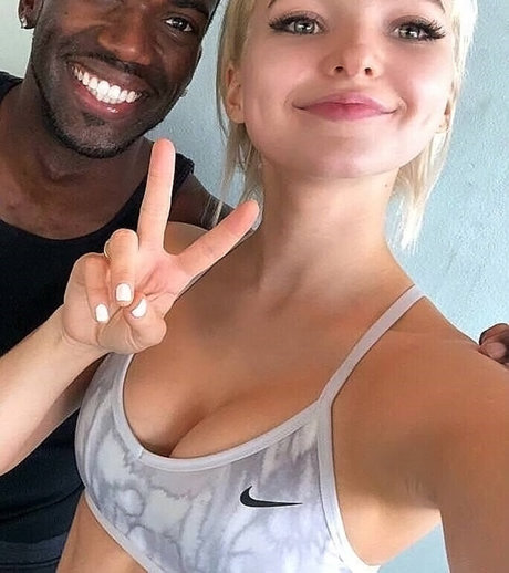 Dove Cameron ポルノスター ホット 写真