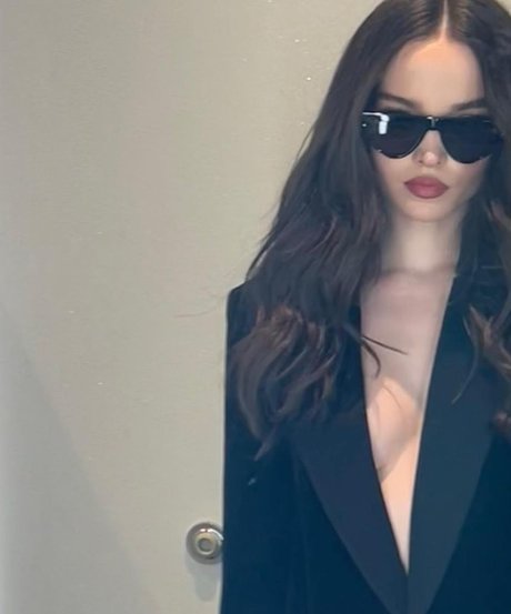 若いティーンのOnlyFans セクシーヌード 写真