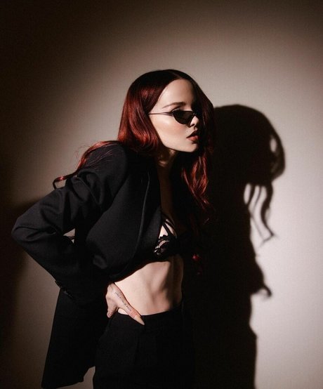 黒檀の小人OnlyFans アート裸 ギャラリー