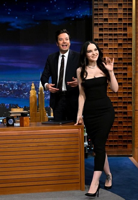 Dove Cameron ポルノスター 独占 ギャラリー