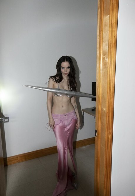 Dove Cameron アダルトスター 画像