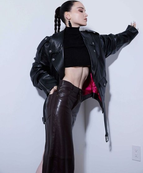 Dove Cameron 高品質女優 画像