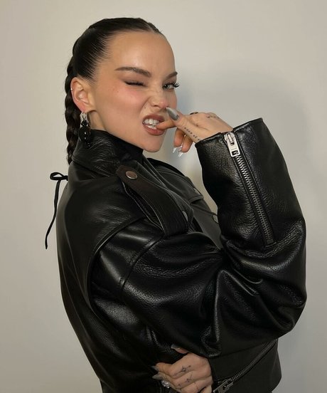 Dove Cameron セクシーなスター 画像