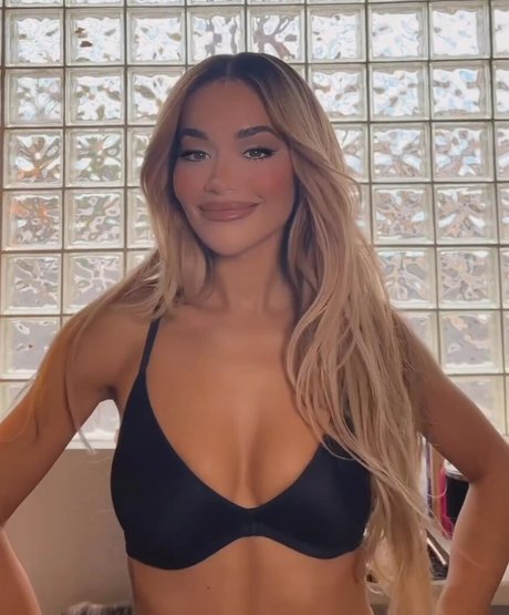 トップレスビーチOnlyFans ヌード 画像