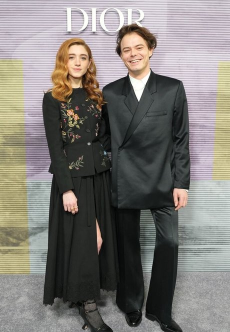 Natalia Dyer アダルトスター ギャラリー