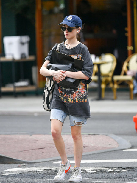 Natalia Dyer トップポルノスター 写真