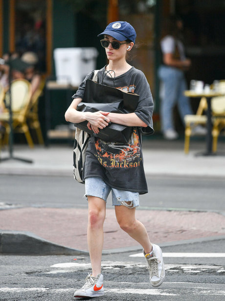 Natalia Dyer エロティック女優 ギャラリー