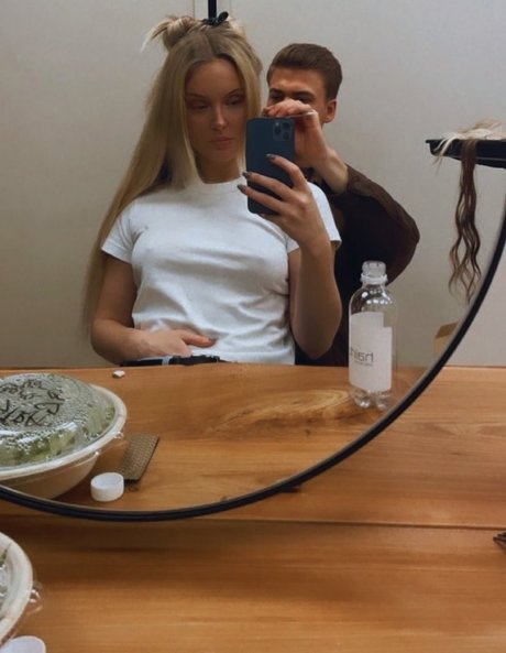 トップレスビーチOnlyFans アートポルノ 写真